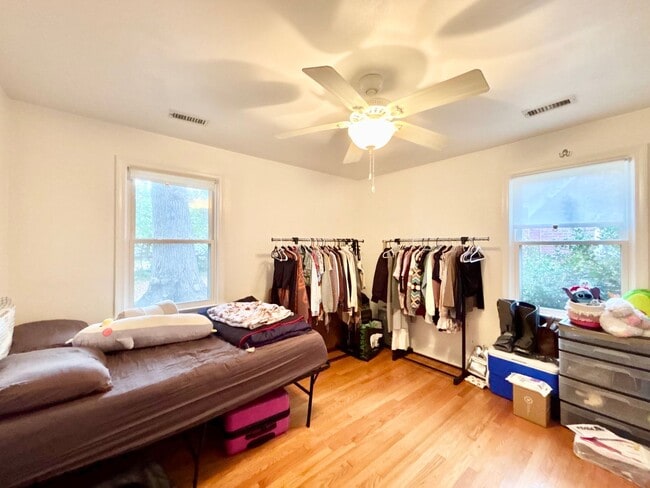 Building Photo - Cozy Home in Norfolk!