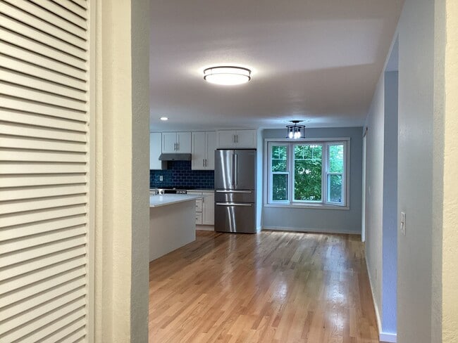 Building Photo - Charming Mukilteo Rambler in a Prime Location