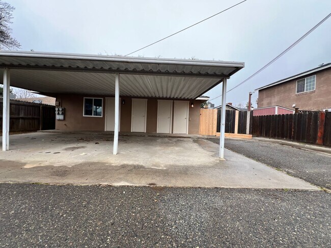 Building Photo - Riverside