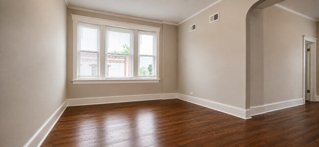 Building Photo - 901 N Leavitt St