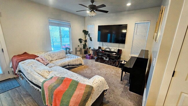 Building Photo - 213 Whitewater Dr