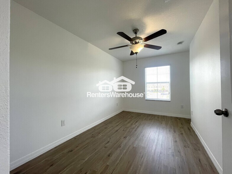 Building Photo - 12942 Utopia Gdns Wy