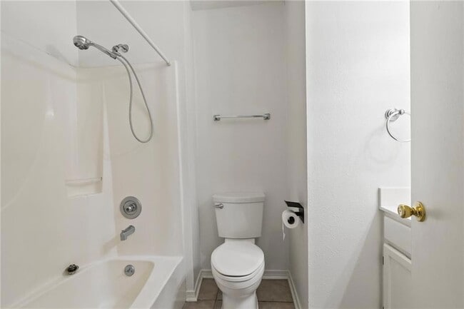 Building Photo - 520 Cedarwood Dr