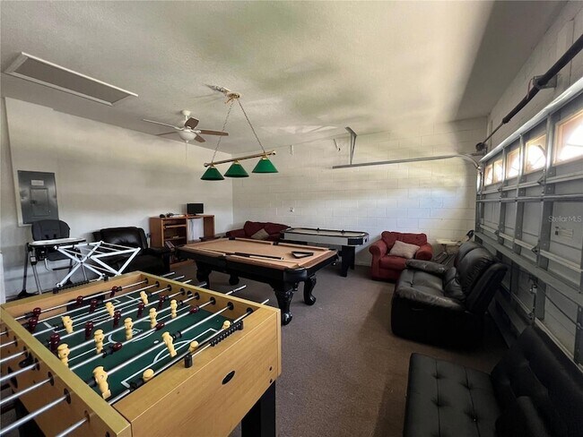 Building Photo - 8127 Fan Palm Way
