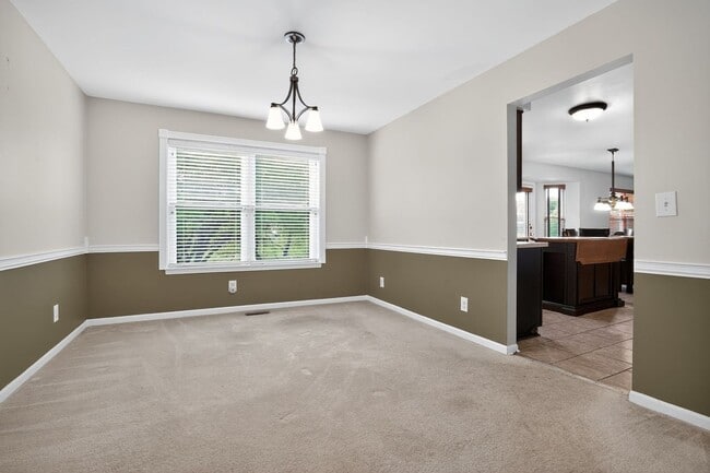 Building Photo - Spacious 4BR House in Oswego