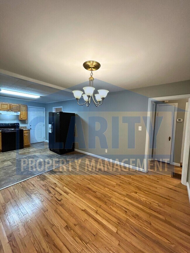 Building Photo - 901 Westover Dr SW