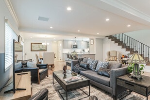 Building Photo - 4155 Edenhurst Ave