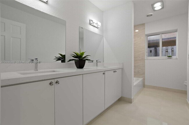 Building Photo - 8881 N Lake Dasha Dr