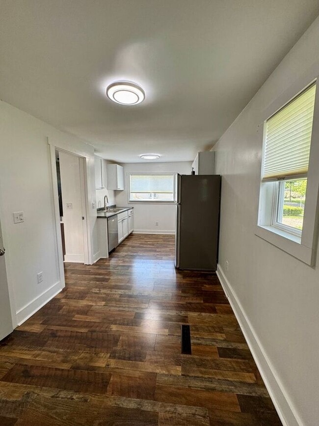 Building Photo - Remodeled 2 bedroom home-Three Oaks
