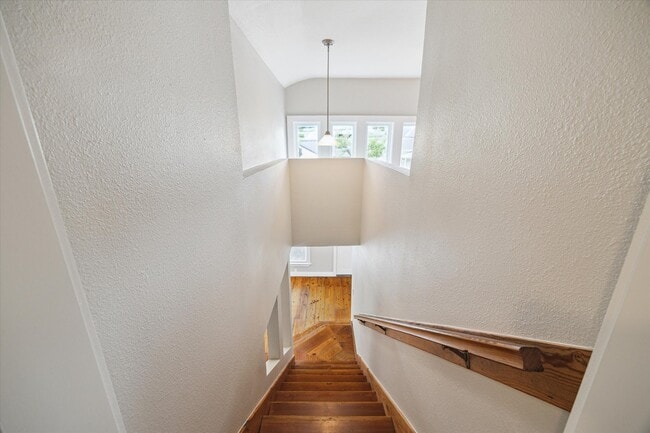 Building Photo - 409 Pecore St