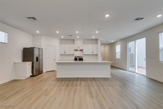 Building Photo - 9133 Vesey Ave