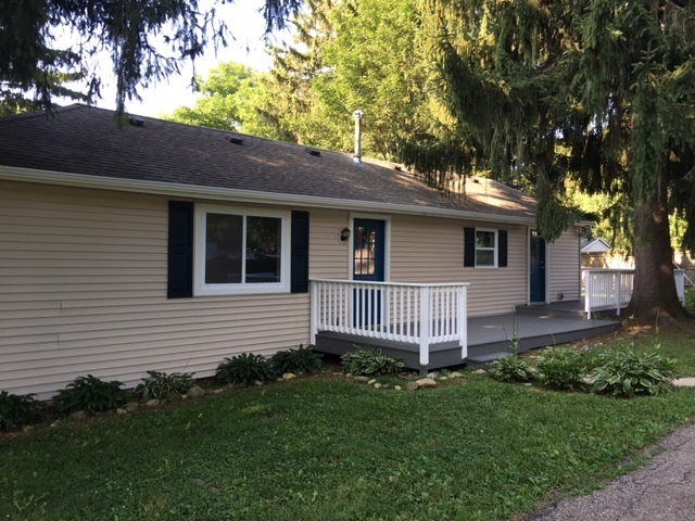 Primary Photo - 3 bdrm/1 bath cottage-style home