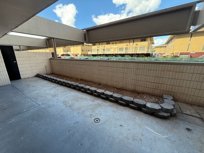 Building Photo - Sunset Lakeview 2 bedroom 1 bath with 1 assigned parking stall