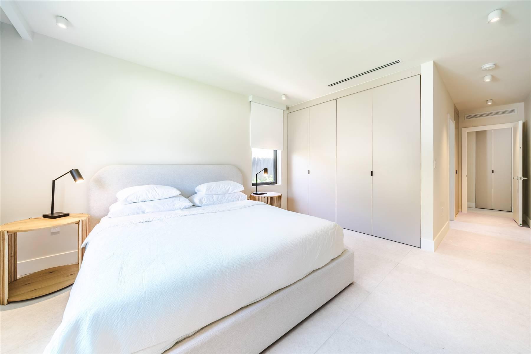 Building Photo - 7610 Bayside Ln