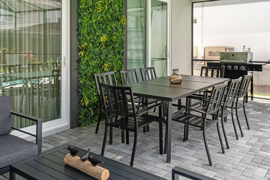 Building Photo - 15996 Cape Coral Lp