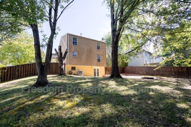 Building Photo - 5685 Roundtree Dr