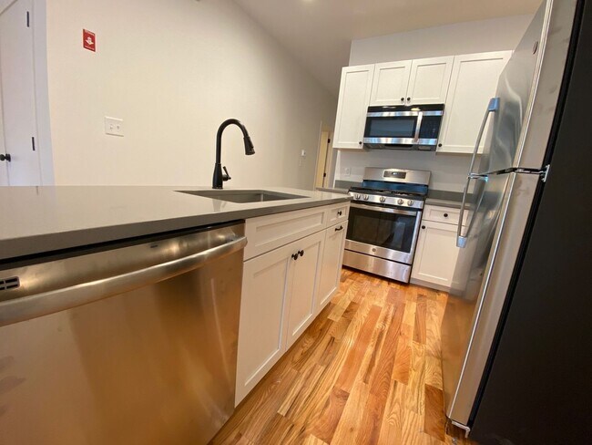 Building Photo - 55 Dubois St