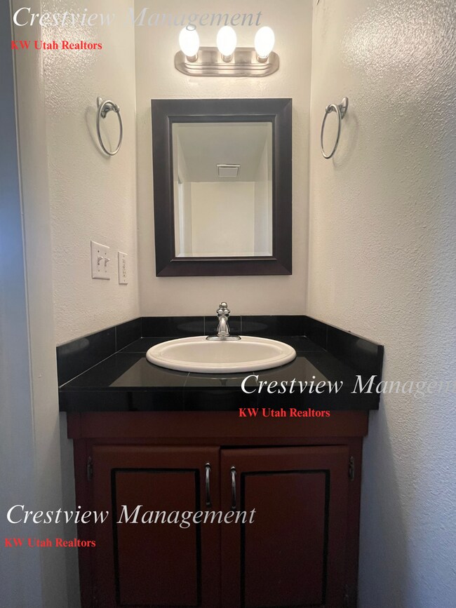 Building Photo - Walton Duplex