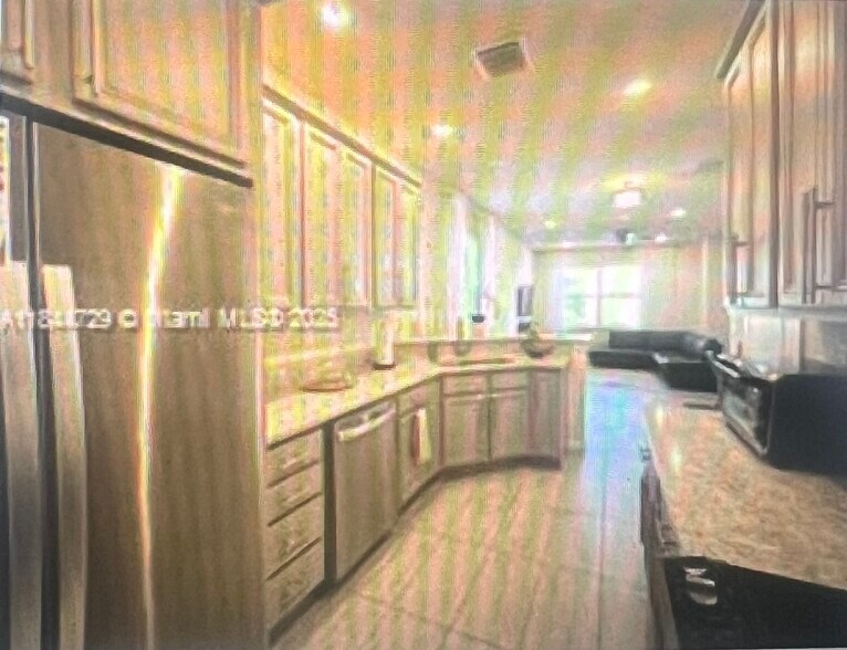 Building Photo - 20355 NE 34th Ct