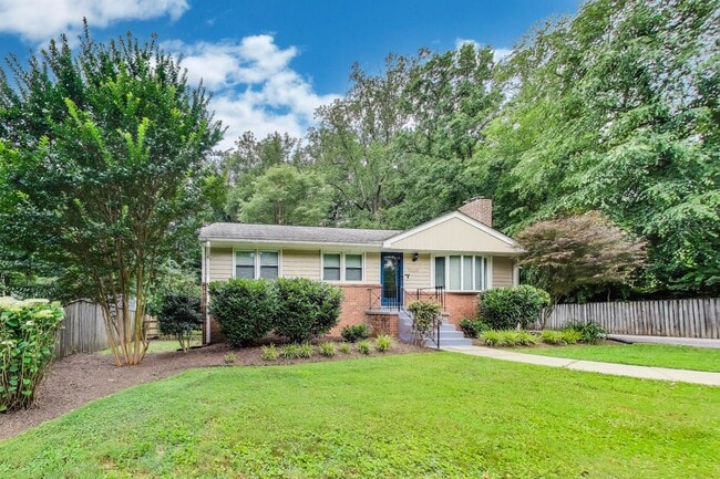 Building Photo - Perfect on Parkway --- Gorgeous, Fully Upd...
