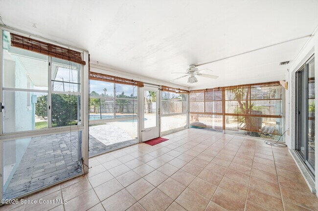 Building Photo - 1172 Bay Dr E
