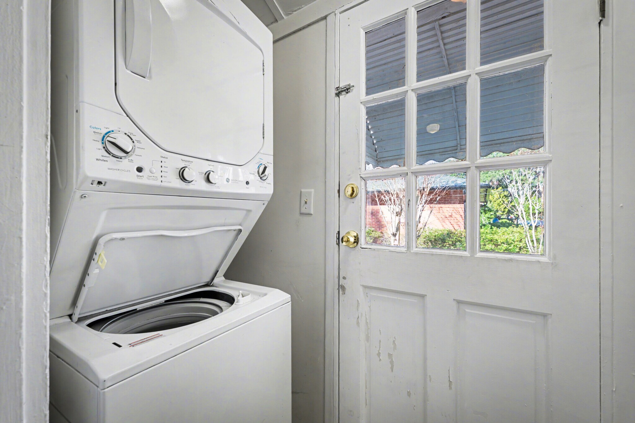 Building Photo - 2652 Merwyn Rd