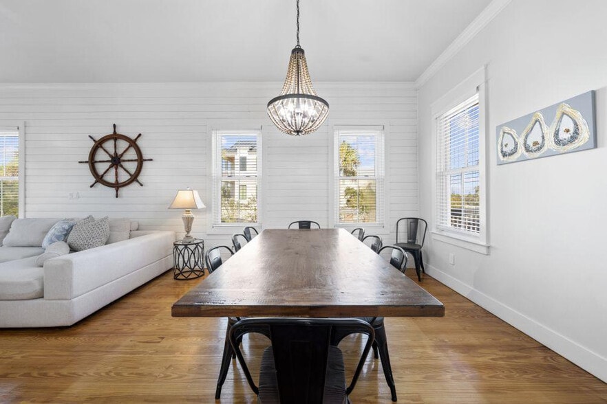 Primary Photo - 15 Meeting St