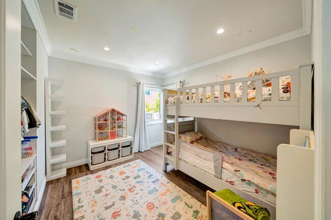 Building Photo - 7847 Apperson St