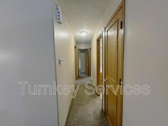 Building Photo - 2107 Queen Dr