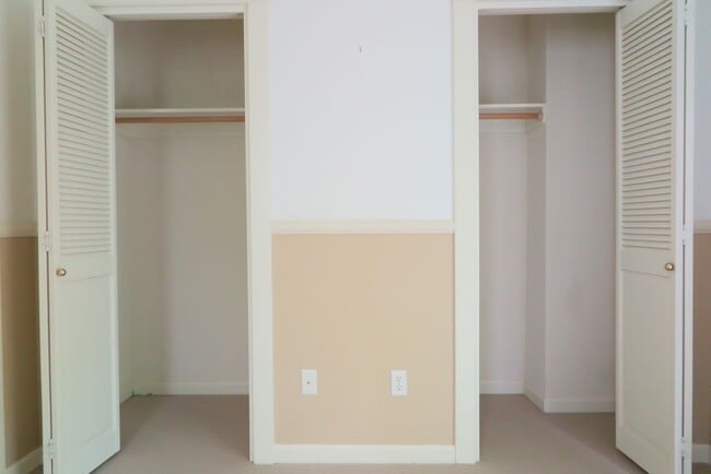 Building Photo - Discover easy living at Forest Heights 2b/2ba Townhome!