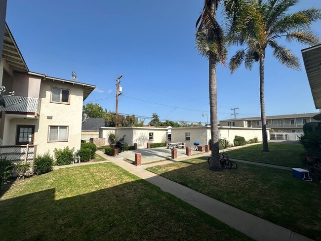 Building Photo - Lakewood Garden Apts