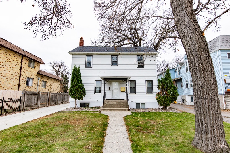 Building Photo - 344 6th Ave S