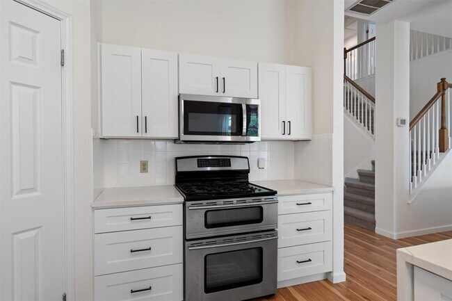 Building Photo - 100 Parque Cir