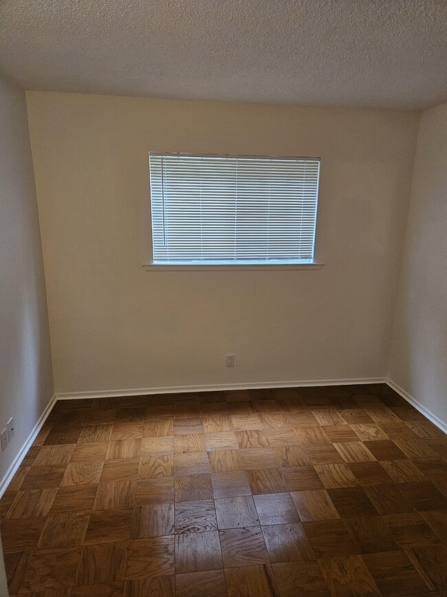Building Photo - 316 Cambridge Dr