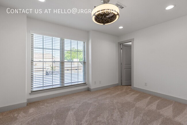 Building Photo - 3336 Chimney Pl Dr