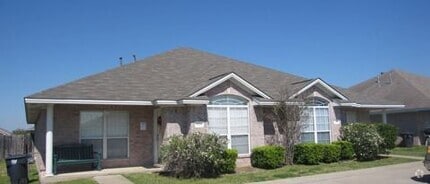 Building Photo - 2329 Axis Ct