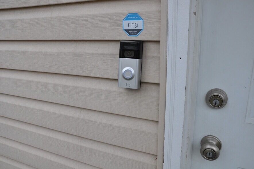 Outside - 3031 Pacific St