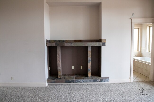 Building Photo - 20375 NE Lakeside Dr