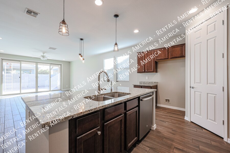 Building Photo - 3725 E Turley St