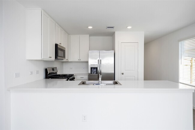 Building Photo - 4915 Esperanza Ter Dr