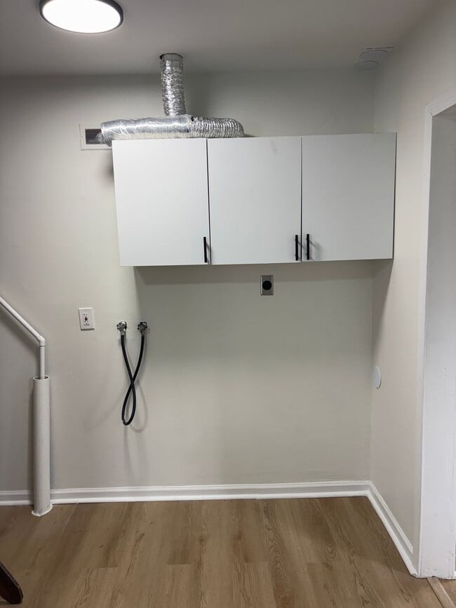 Building Photo - 870 Geneva Ave