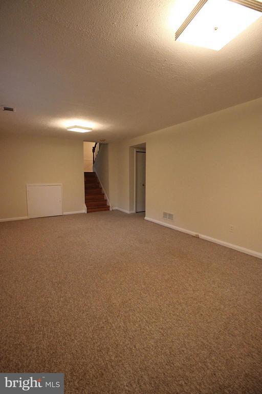 Building Photo - 907 Hillcrest Dr SW