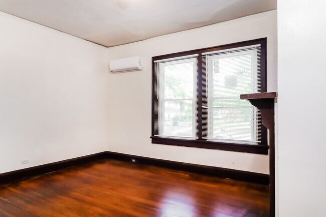 Building Photo - 106 W Tinsley St