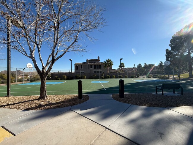 Building Photo - Great single story home 4 beds 3 baths in Henderson