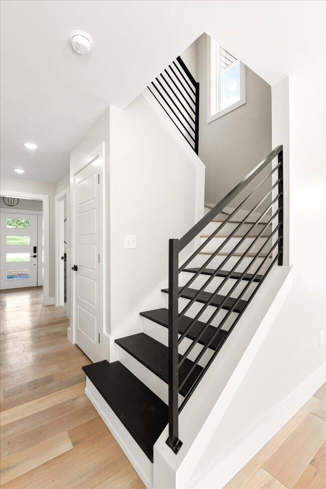 Building Photo - 145 Crooked Creek Dr