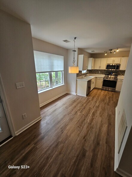 Building Photo - 304 Oak Cove Dr