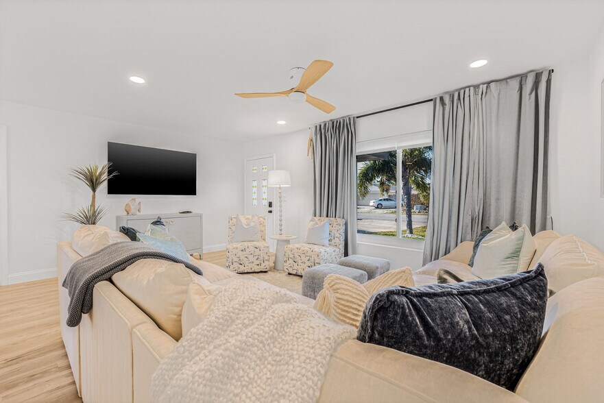 Building Photo - 7516 22nd Ave W