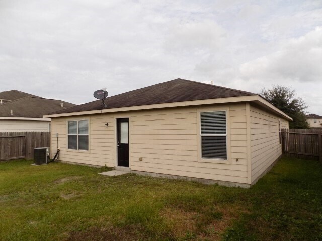 Building Photo - 4279 Medina River Loop