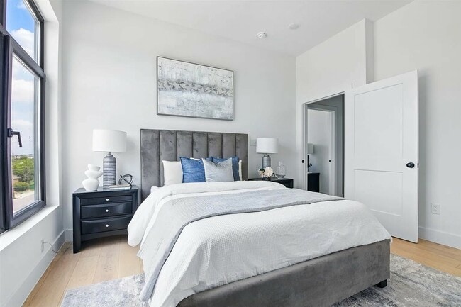 Building Photo - 430 E 8th St