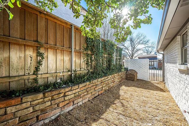 Building Photo - 10538 Barrywood Dr